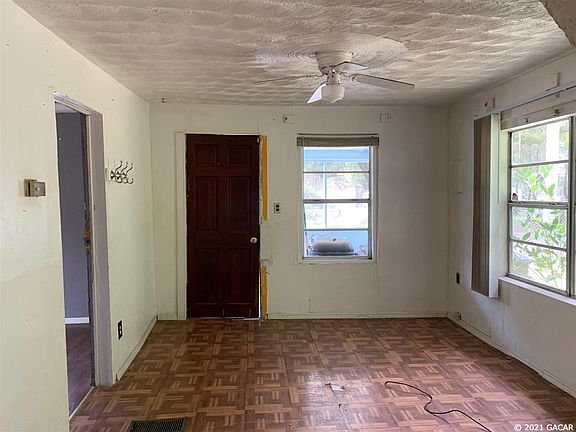 4th image of 221 SE 13th Ln