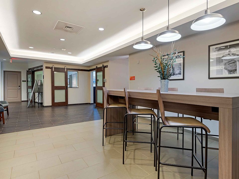 Lobby and Guest Check-in