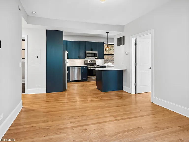 7635 N Greenview Ave #1W — Photo 4