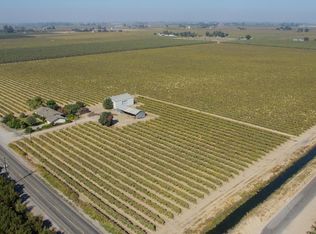 6882 E Mountain View Ave, Selma, CA 93662