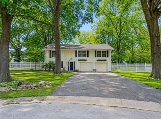 802 S 10th St, Louisburg, KS 66053