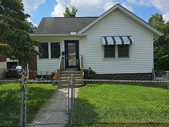 3rd image of 228 W Locust Dr