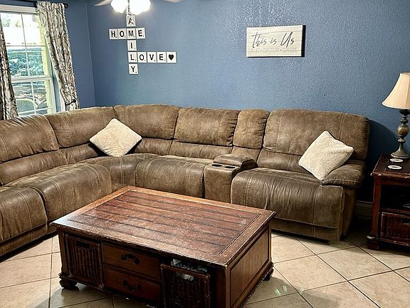 2nd image of 1013 E Fannin