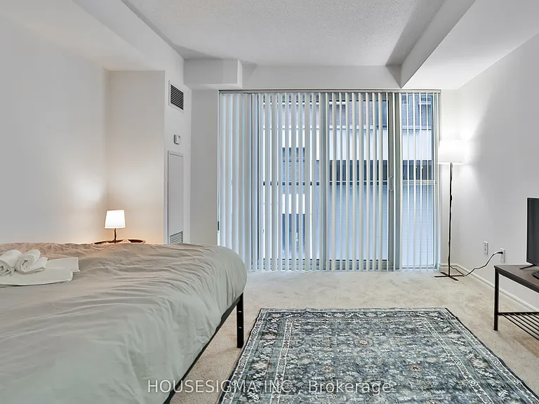 270 Wellington St W #222 — Photo 34