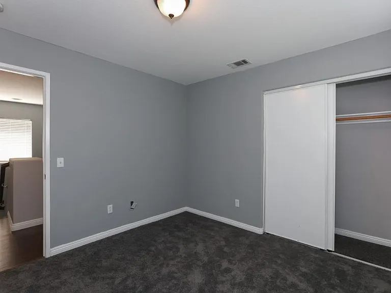 9122 Lemona Ave — Photo 16