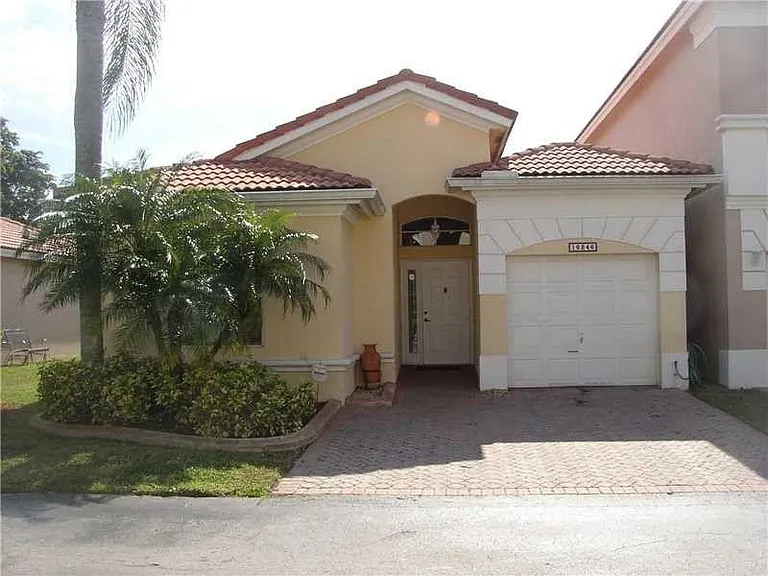 16246 SW 103rd Ter — Photo 1