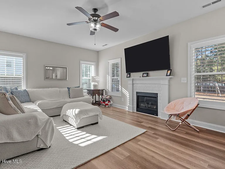 451 Gretchen Rd — Photo 19