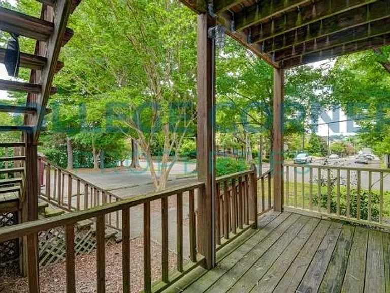 639 S Poplar St #C — Photo 22