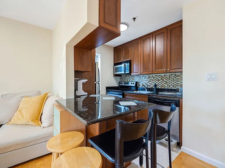 10 Palisade Ave #4C — Photo 4