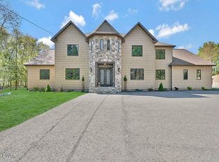 1020 Mohican Rd, Lake Ariel, PA 18436