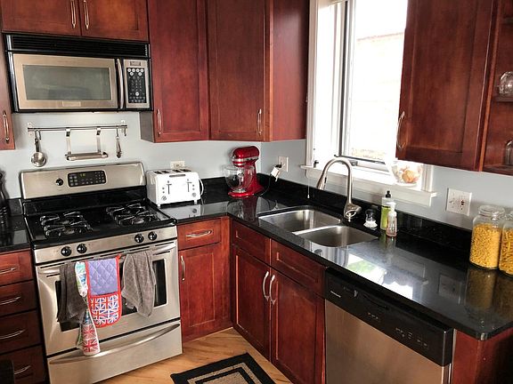 5th image of 815 N Marshfield Ave #501A