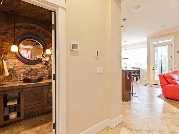 4th image of 4984 SE Briar Ct