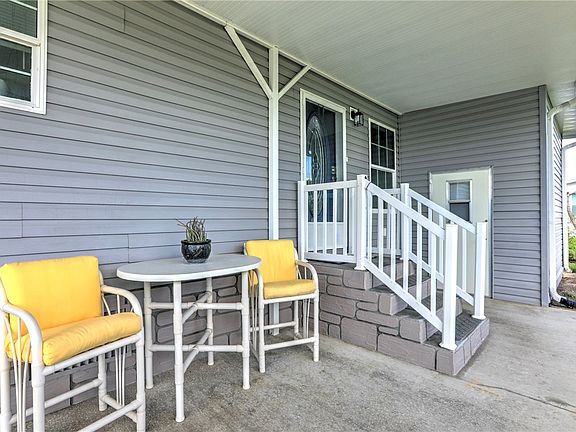 5th image of 926 Oriole Cir