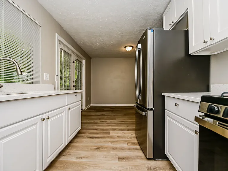 119 Adrian Dr — Photo 7