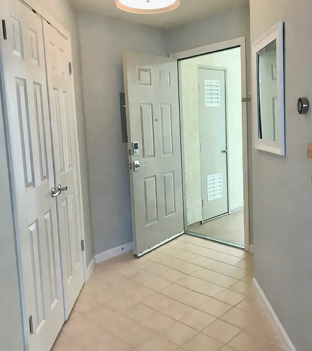 2 bed, 1049 sqft, $4,390 — Photo 3