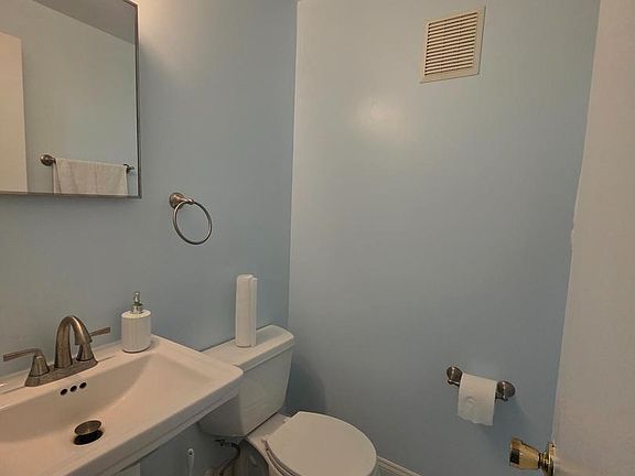 4th image of 10 Casey Ct