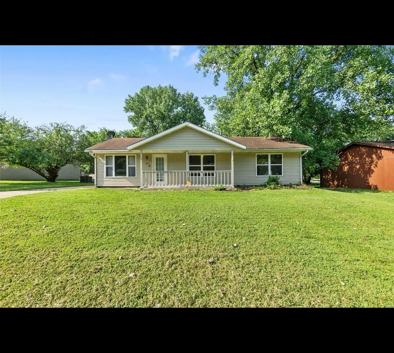 45 Green Acres St — Photo 1