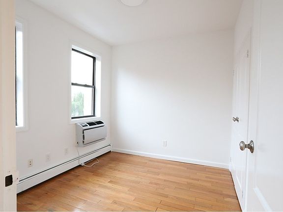 4th image of 47-40 11th St #3R