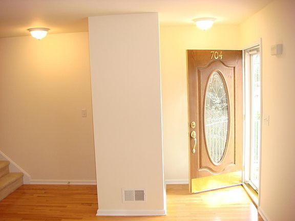 Foyer & Jacket Closet