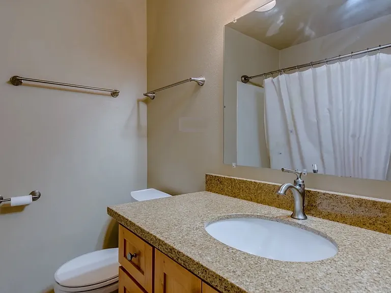 7070 N Cambridge Ave — Photo 5