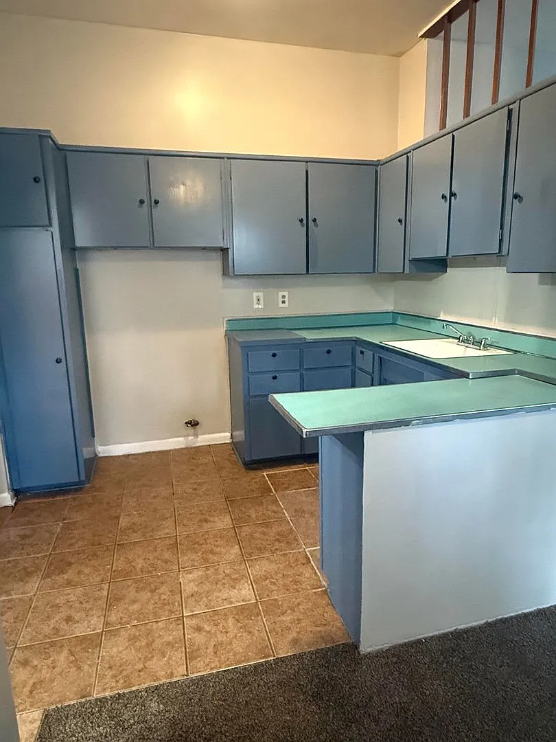 Two bedroom condo in Detroit — Photo 4