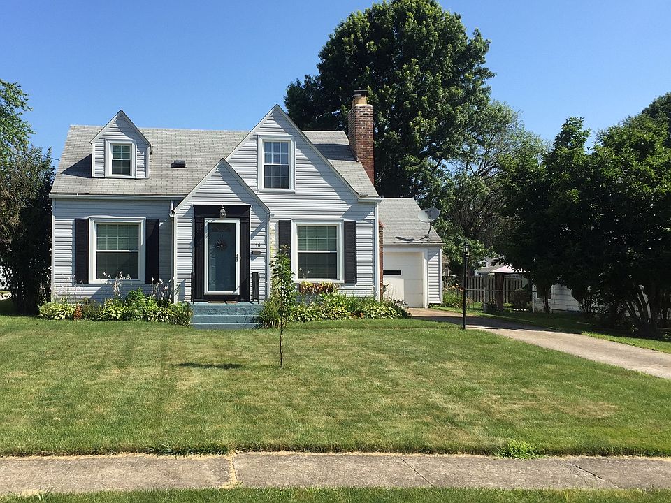 1st image of 46 Edgewater Dr