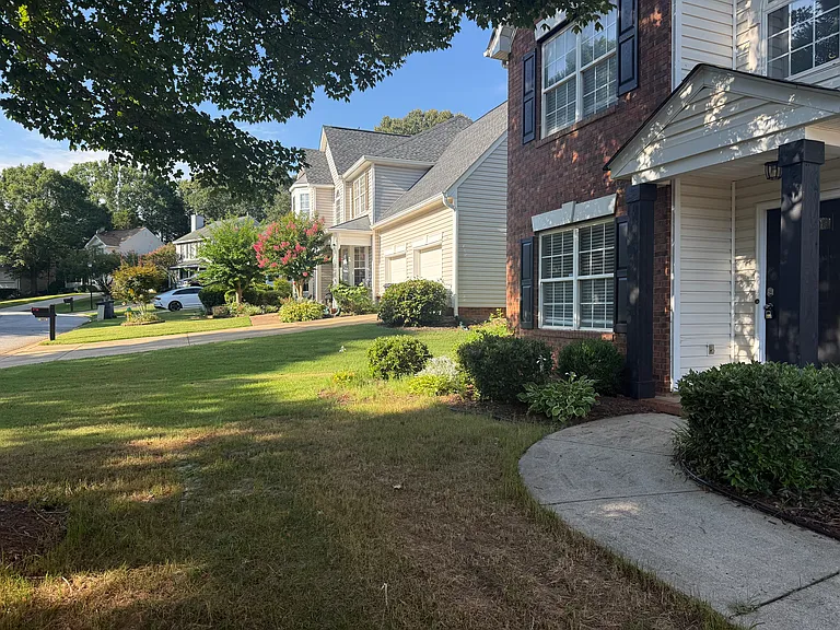 105 Sandy Ln — Photo 2