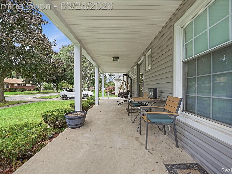 17580 Dorset Ave, photo 4
