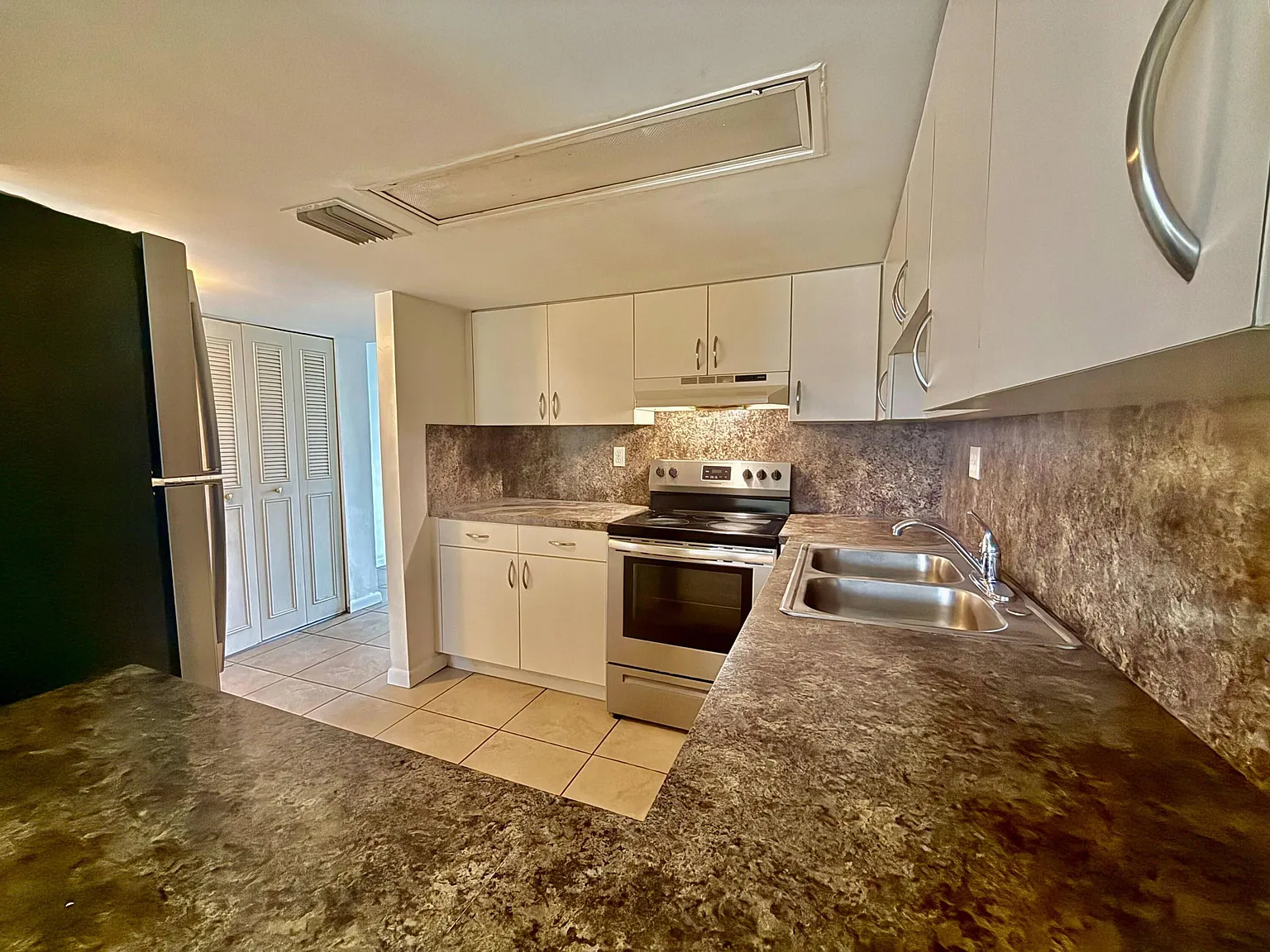 3 bed, 2.5 bath, 1650 sqft, $2,750 — Photo 2