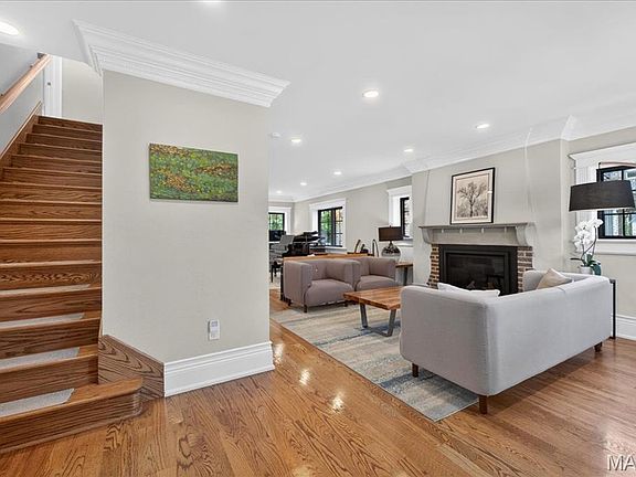 3rd image of 424 Oakley Dr