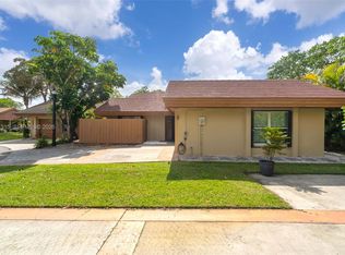 19951 NE 10th Place Way, Miami, FL 33179