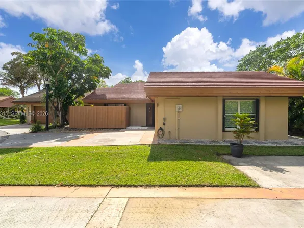 19951 NE 10th Place Way, Miami, FL 33179