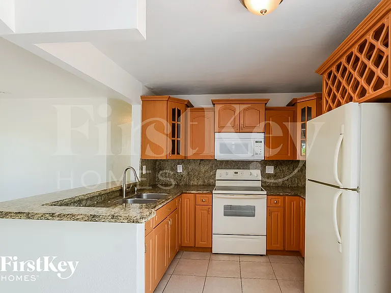 6820 SW 16th Ct — Photo 6