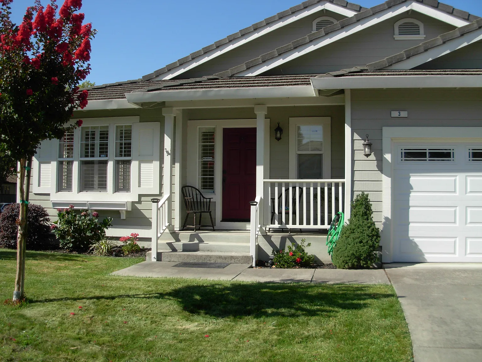 4 bed, 2.5 bath, 2322 sqft, $4,498 — Photo 2