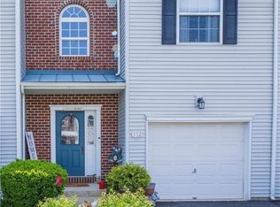 352 Hawthorn Ln, Whitehall, PA 18052