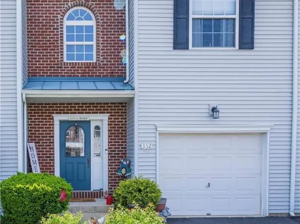 352 Hawthorn Ln, Whitehall, PA 18052