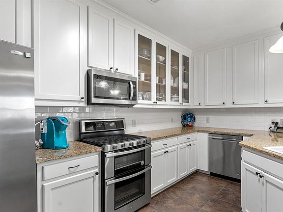 5th image of 178 Bay Dr