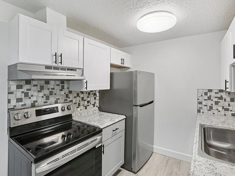 Images Highland Apartments — Photo 6