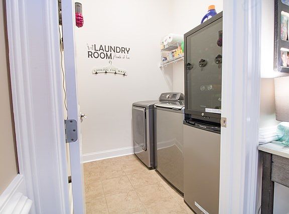 5th image of 409 Cypressglade Ln