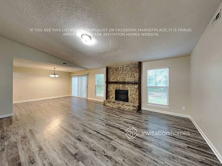 4700 Cricklewood Ln — Photo 5