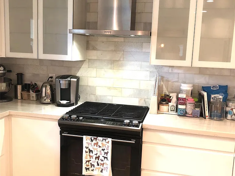 4715 Laurel St — Photo 3