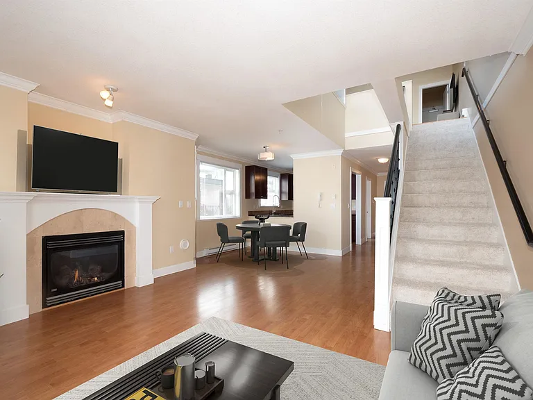 152 E 12th St #304 — Photo 3