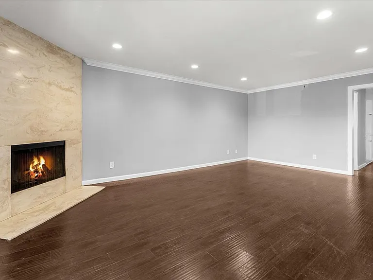5232 Fairview Blvd — Photo 2