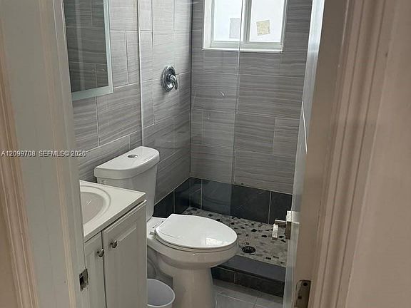 2nd image of 2201 Greene St APT 1