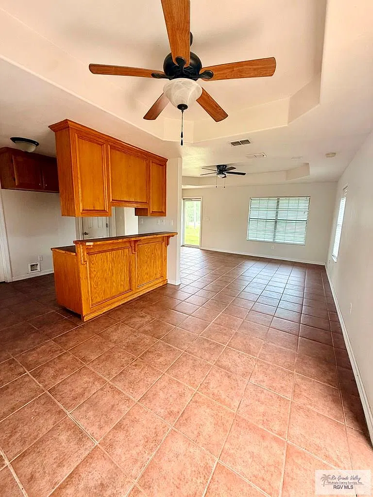 3 bed, 1.0 bath, 1118 sqft, $1,150 — Photo 4