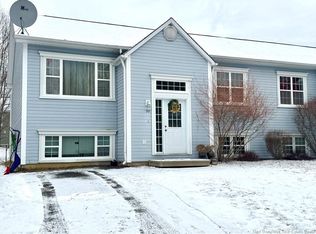 30 Burns St, Fredericton, NB E3G 4C8