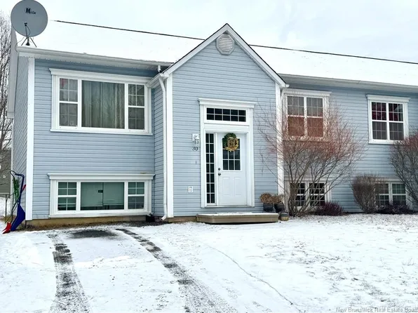 30 Burns St, Fredericton, NB E3G 4C8