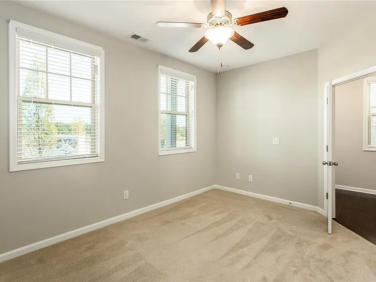 335 Beacons Pl — Photo 31