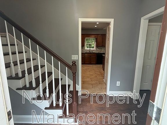 4th image of 214 Farmington Trce