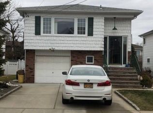 119 Neptune Pl, Massapequa, NY 11758